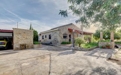 Vista exterior de Casa o xalet en venda en Pedralba amb Calefacció, Jardí privat i Terrassa