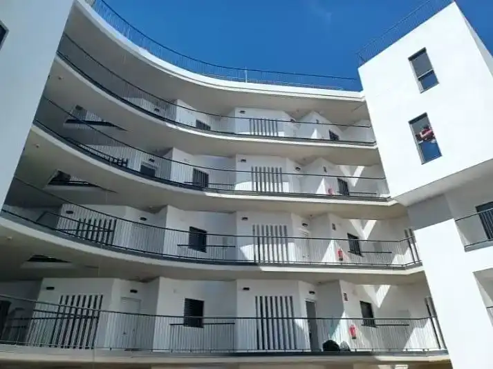 Außenansicht von Wohnung zur Miete in  Sevilla Capital mit Klimaanlage und Schwimmbad