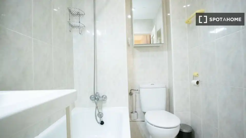Bany de Apartament per a compartir en Madrid amb Aire condicionat, Calefacció i Terrassa