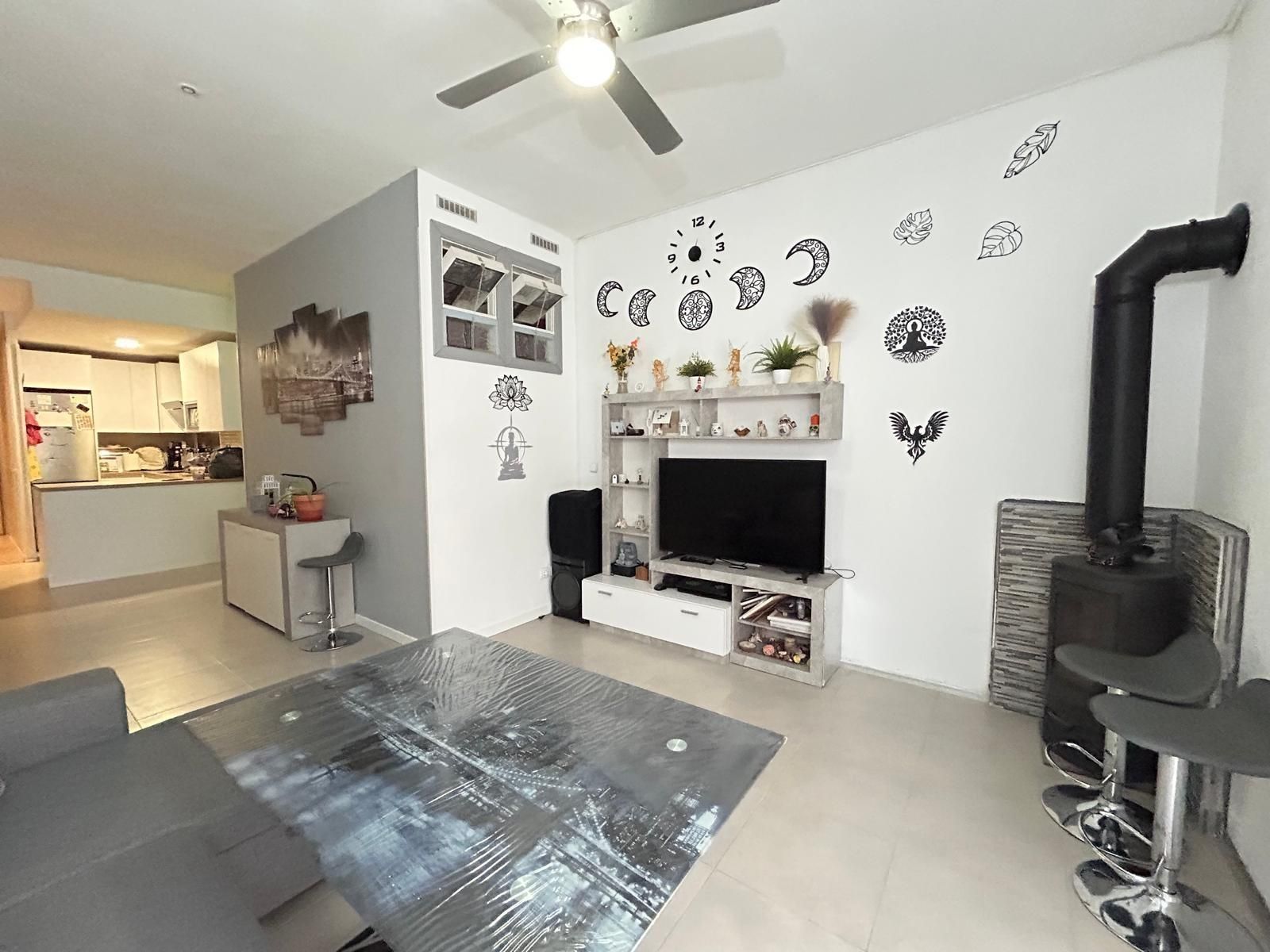 Sala de estar de Loft en venta en Loeches con Calefacción, Alarma y Piscina comunitaria