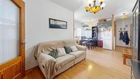 Sala d'estar de Apartament en venda en  Madrid Capital