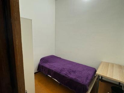 Bedroom of Flat to share in  Barcelona Capital  with Air Conditioner, Heating and Washing machine