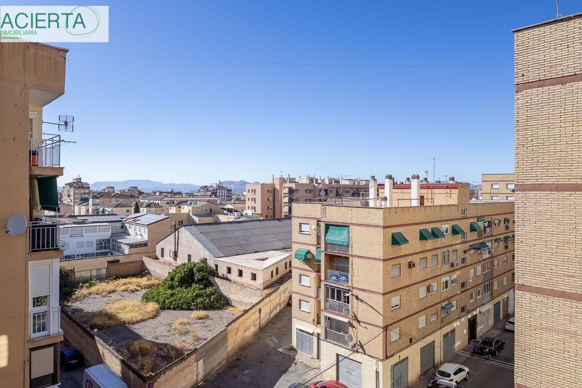 Exterior view of Flat for sale in  Granada Capital  with Heating and Balcony