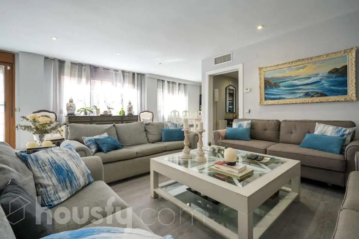 Sala de estar de Casa adosada en venta en Madrid con Aire acondicionado, Calefacción y Jardín privado