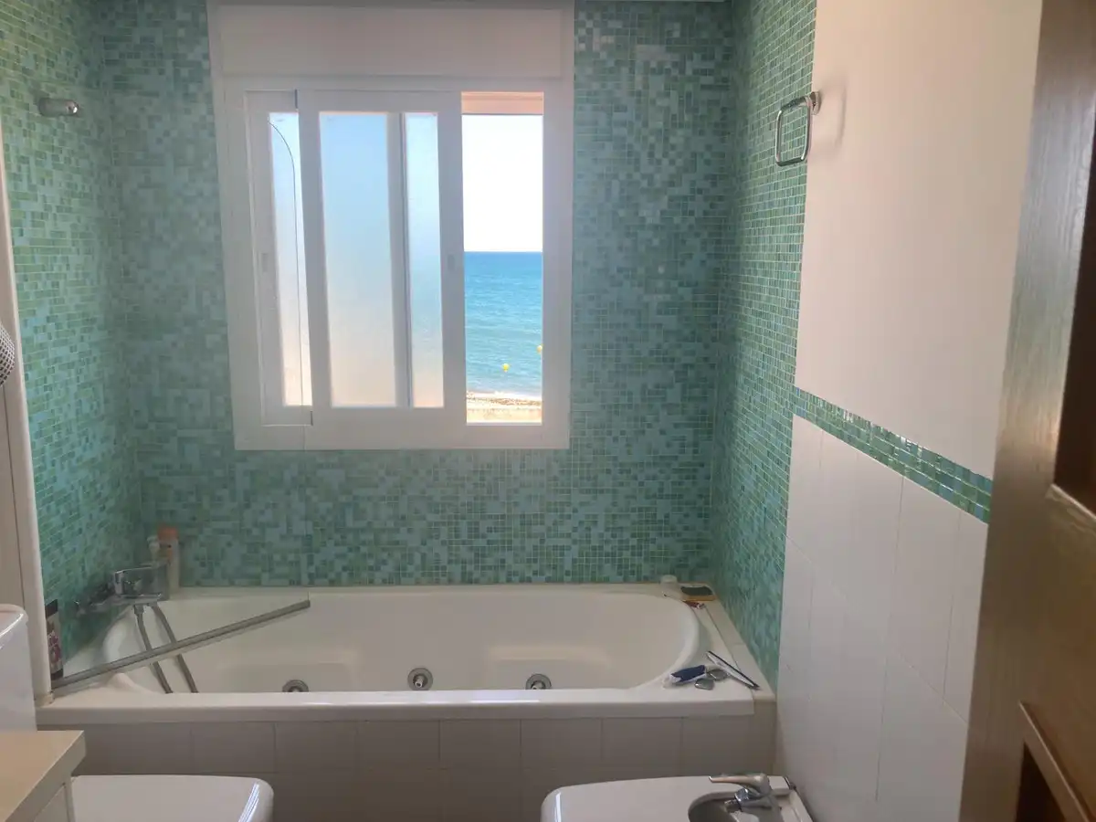 Baño de Casa adosada en venta en Estepona con Aire acondicionado, Terraza y Amueblado