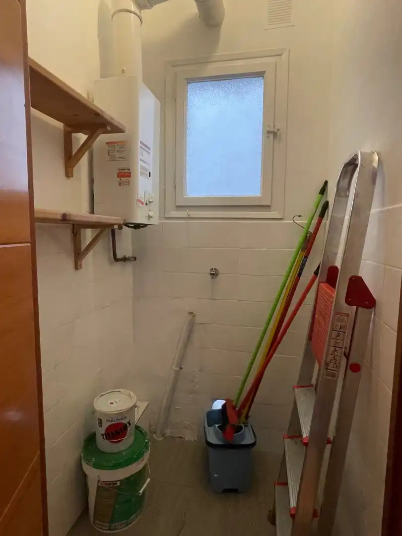 Baño de Piso de alquiler en Barcelona con Aire acondicionado, Parquet y Balcón