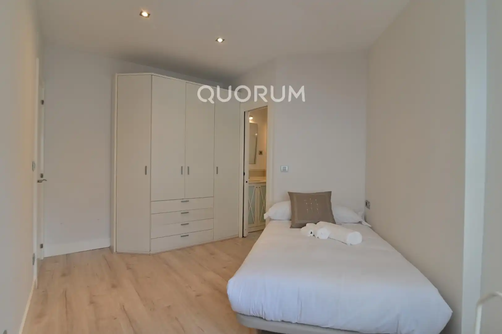 Schlafzimmer von Wohnung zur Miete in Bilbao  mit Klimaanlage, Heizung und Terrasse