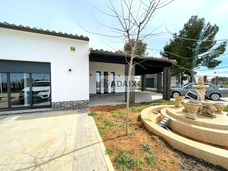 Exterior view of Houses for sale in Tomelloso  with Air Conditioner, Heating and Swimming Pool
