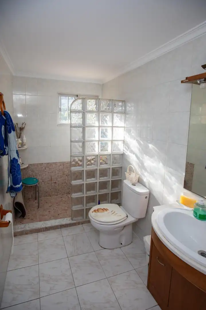 Bany de Casa o xalet en venda en Almudaina amb Moblat