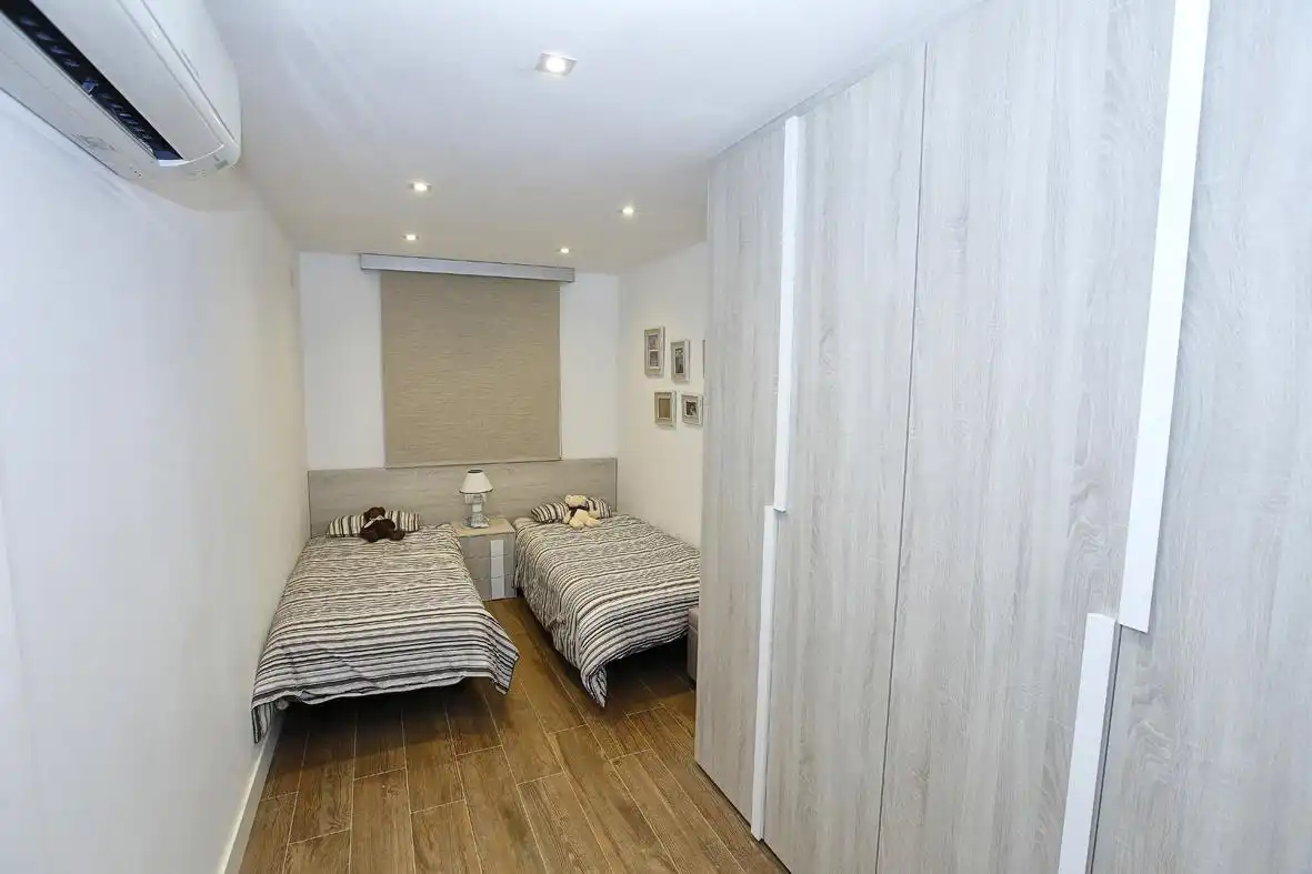 Habitación de Casa adosada en venta en Alcanar con Calefacción, Jardín privado y Terraza