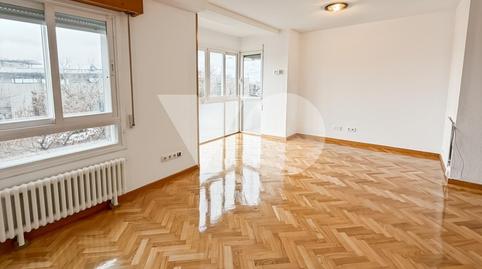 Foto 2 de Piso en venta en De Estocolmo, Rosas - Musas,  Madrid Capital