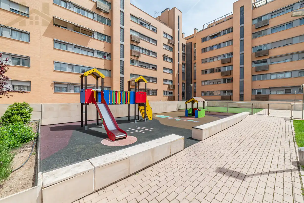 Vista exterior de Pis en venda en Madrid amb Aire condicionat, Calefacció i Traster