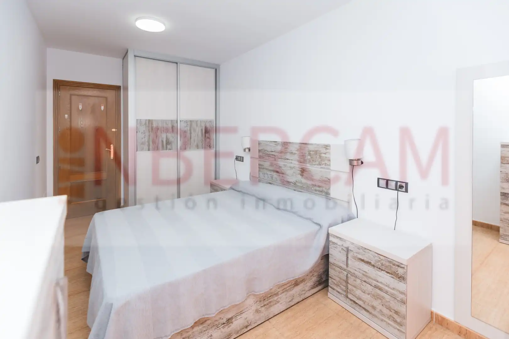 Habitación de Piso en venta en El Ejido con Amueblado y Balcón