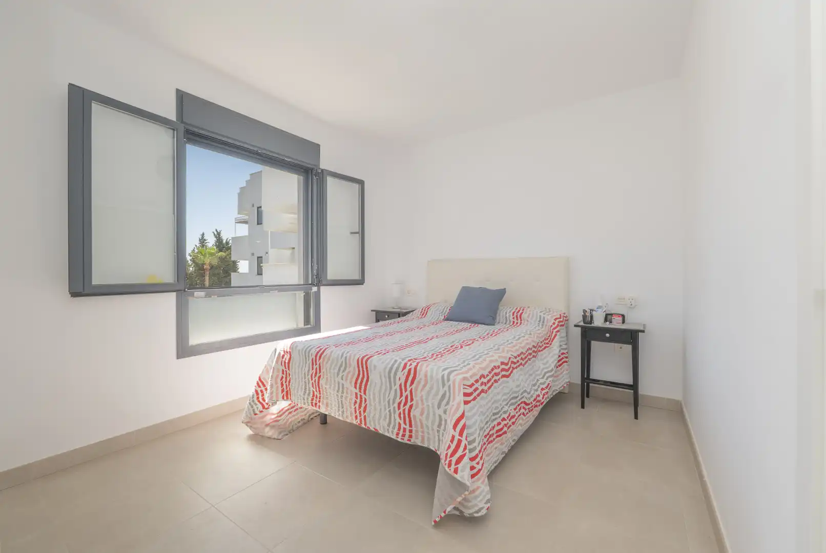 Dormitori de Casa adosada en venda en Torremolinos amb Jardí privat, Terrassa i Piscina