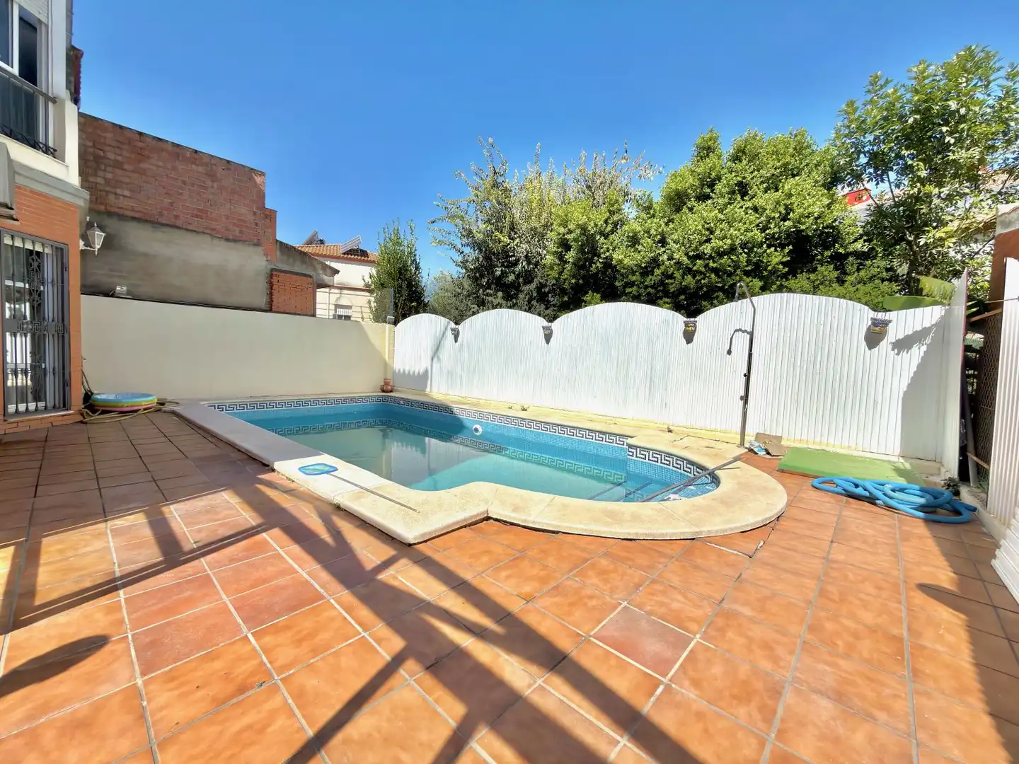 Swimming pool of Houses for sale in Gines, Sevilla