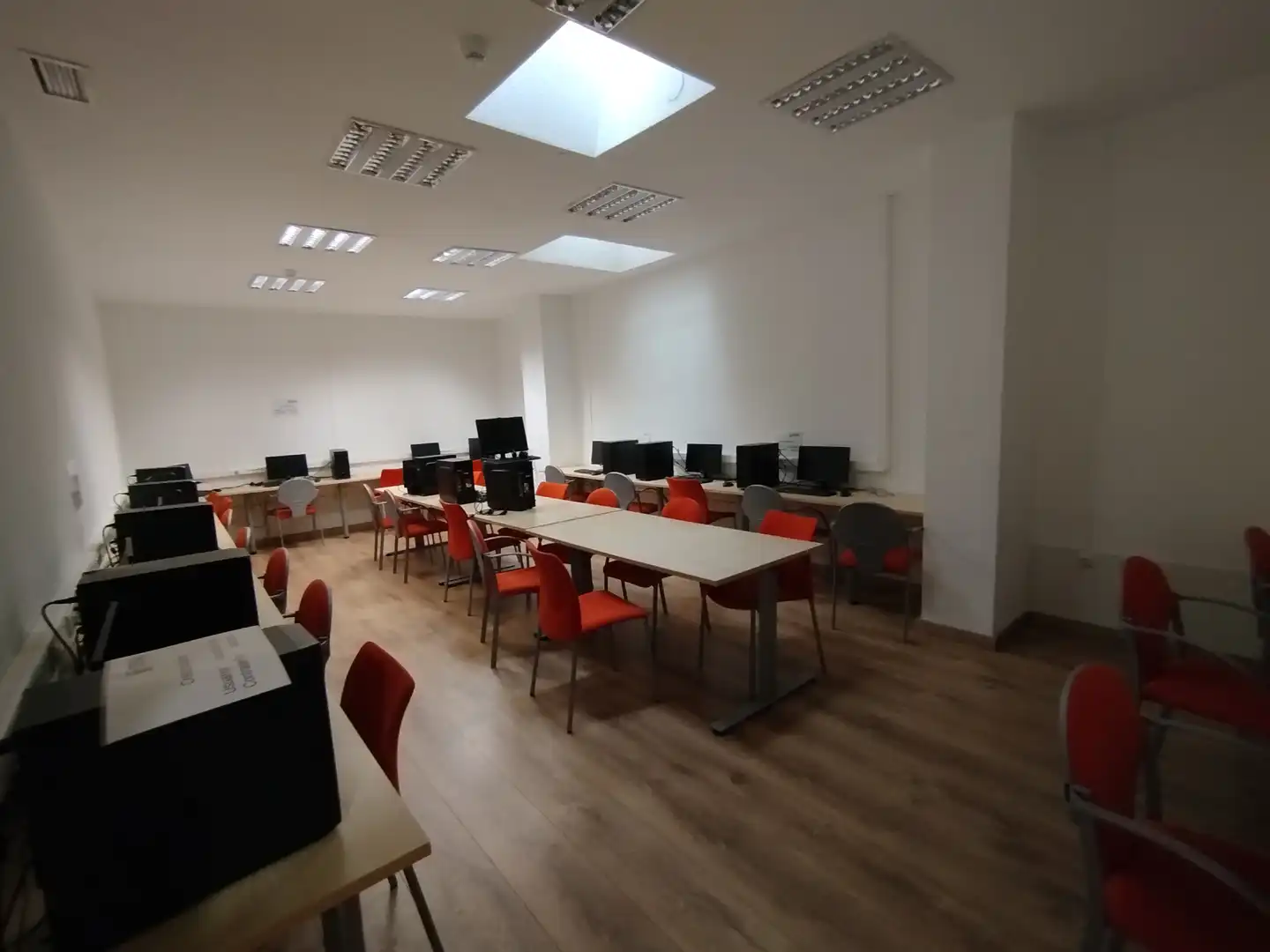 Commercial properties for sale in Castellón de la Plana / Castelló de la Plana  with Air Conditioner, Parquet flooring and Furnished