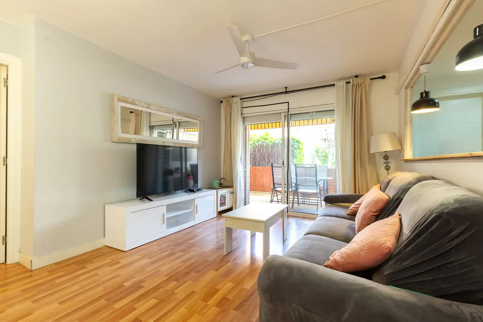 Wohnzimmer von Erdgeschoss zum Verkauf in Rubí mit Klimaanlage, Heizung und Terrasse