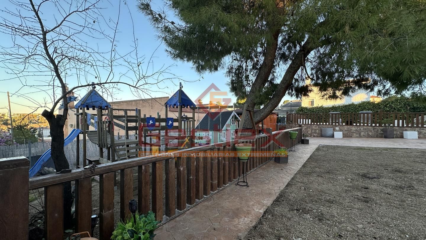 Garden of House or chalet for sale in Almendralejo  with Air Conditioner, Terrace and Community pool