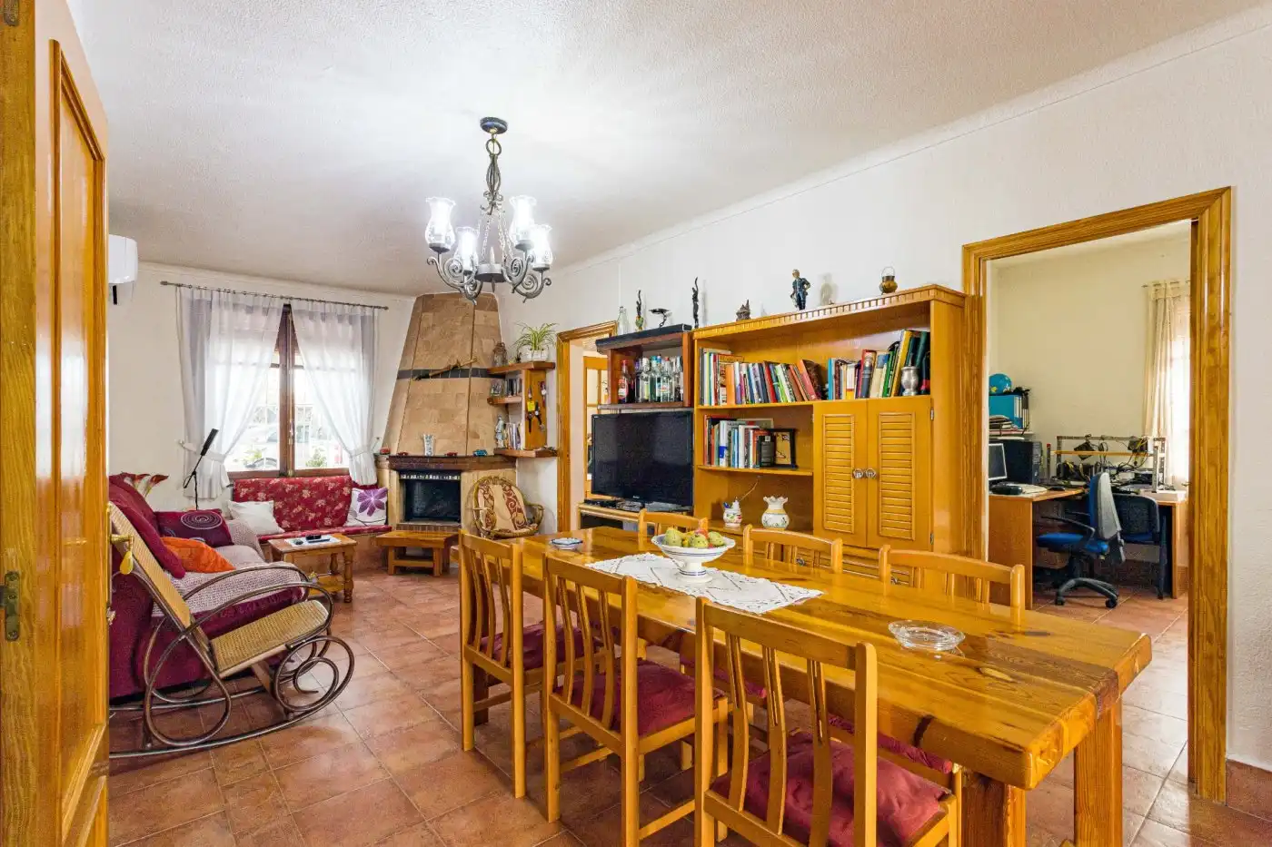 Sala d'estar de Casa o xalet en venda en Orihuela amb Jardí privat, Traster i Piscina