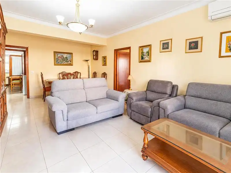 Flat with terrace for sale in Ponent