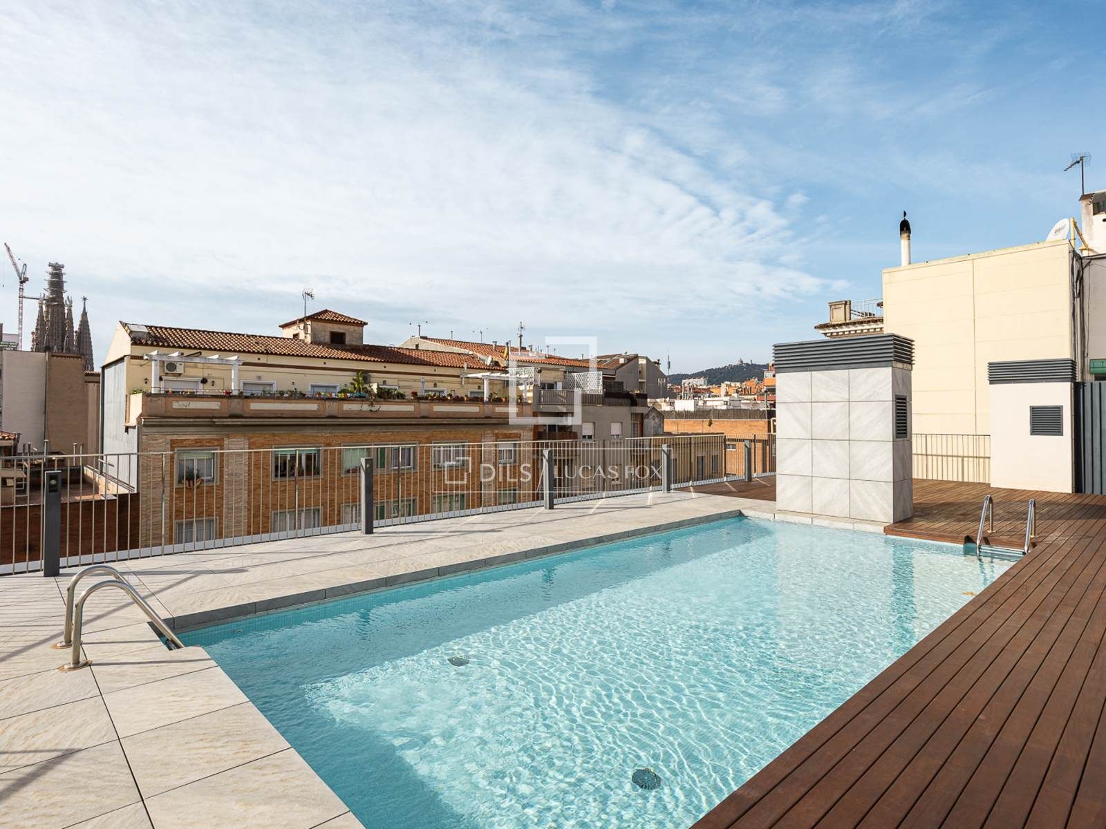 Swimming pool of Flat for sale in  Barcelona Capital  with Air Conditioner, Heating and Terrace