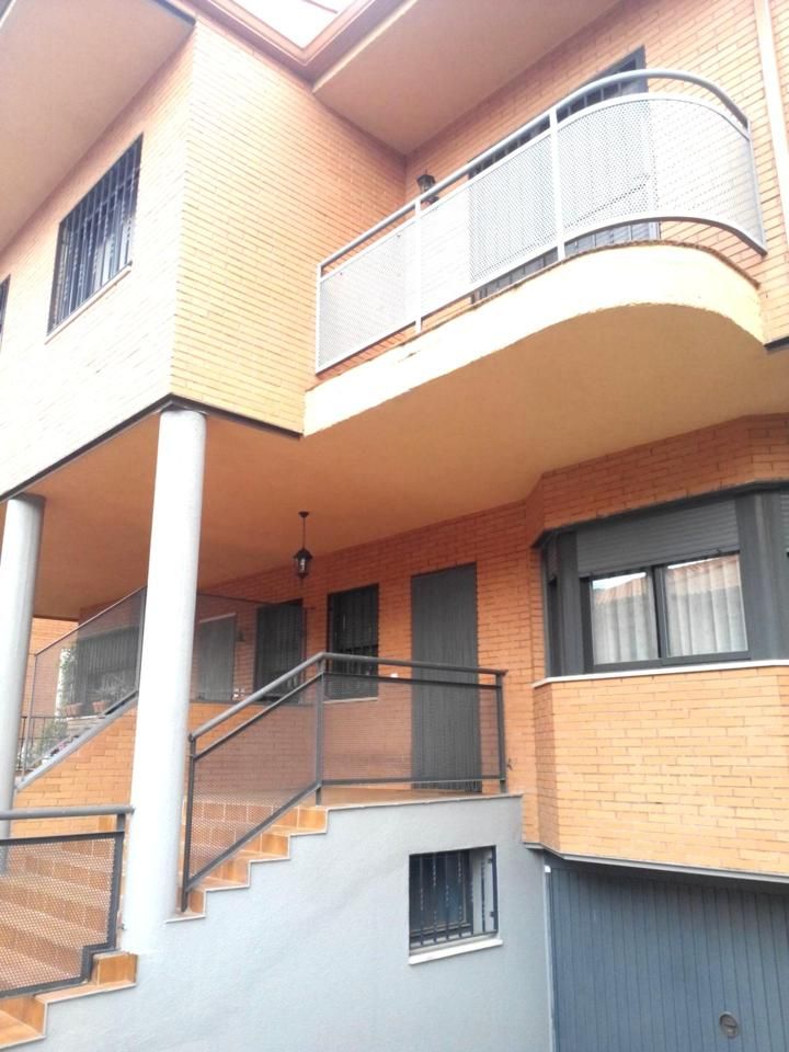 Single-family semi-detached for sale in Fermín Martín Carrillo, Los Robles  , Seseña
