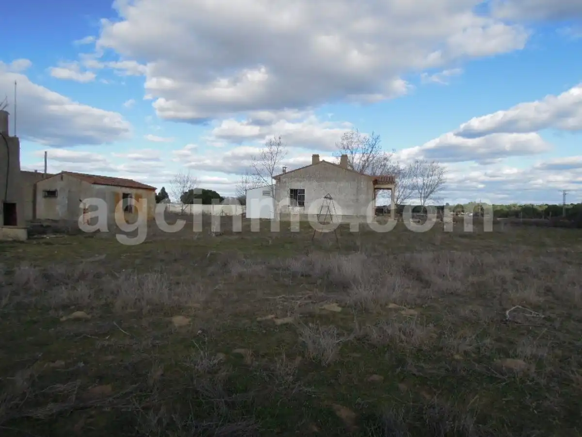 Country homes for sale in Boecillo  with Private garden