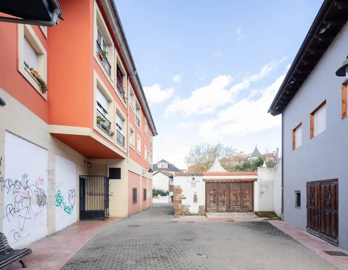 Vista exterior de Piso en venta en Mieres (Asturias) con Calefacción, Amueblado y Balcón