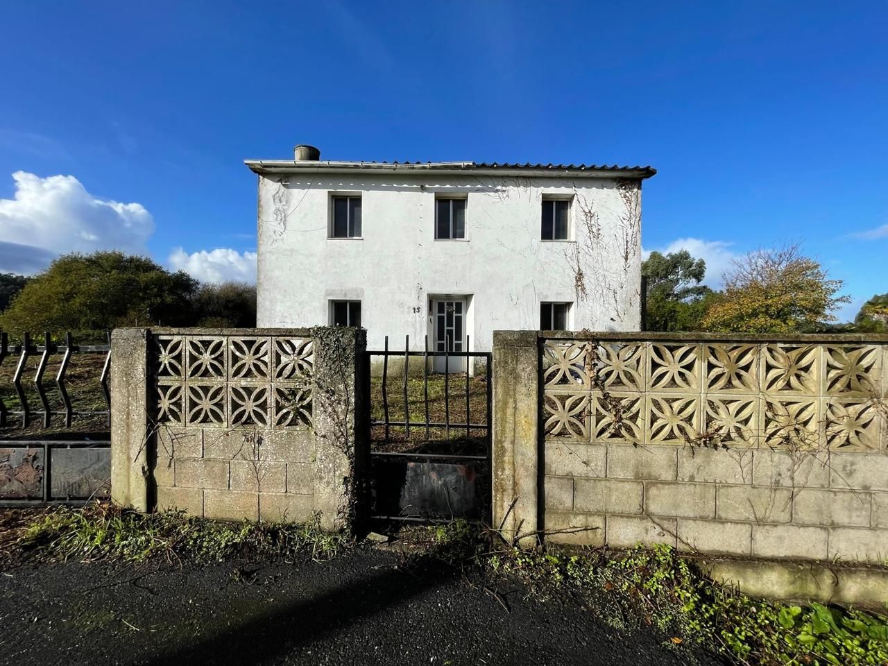 Vista exterior de Casa o xalet en venda en Oleiros amb Jardí privat i Terrassa