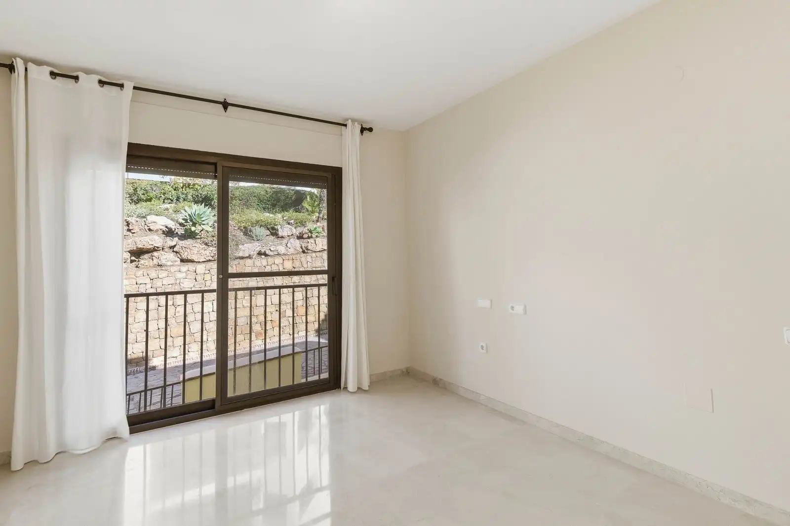 Dormitori de Dúplex en venda en Benahavís amb Aire condicionat, Terrassa i Piscina comunitària