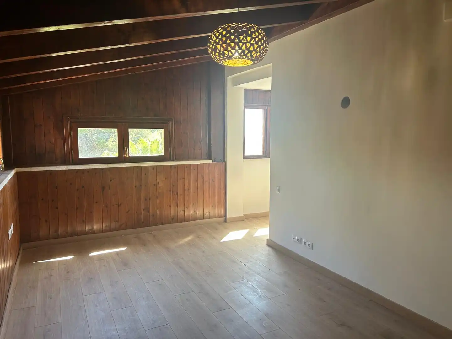 Sala de estar de Casa adosada en venta en Vilanova i la Geltrú con Aire acondicionado, Calefacción y Jardín privado