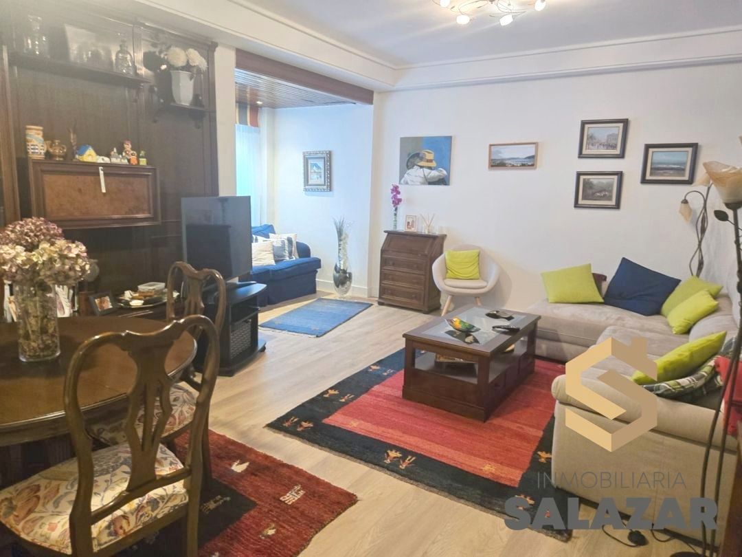 Living room of Flat to rent in Bilbao   with Heating