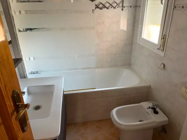 Bany de Casa o xalet en venda en Moraleja de Enmedio amb Aire condicionat, Jardí privat i Terrassa