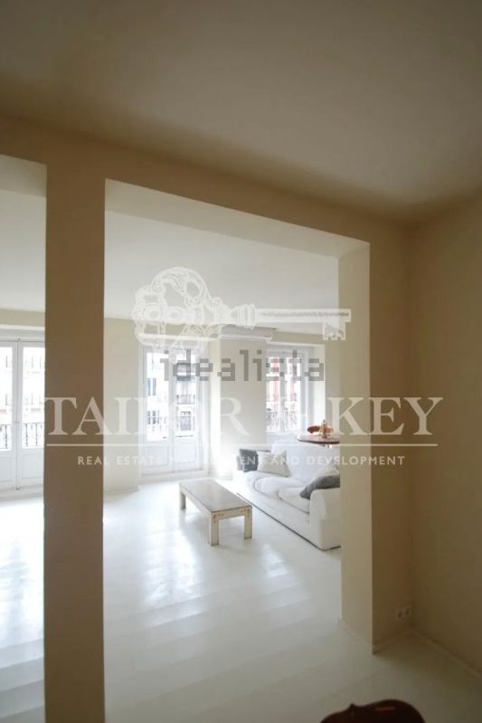 Bedroom of Flat to rent in  Madrid Capital  with Air Conditioner, Heating and Balcony