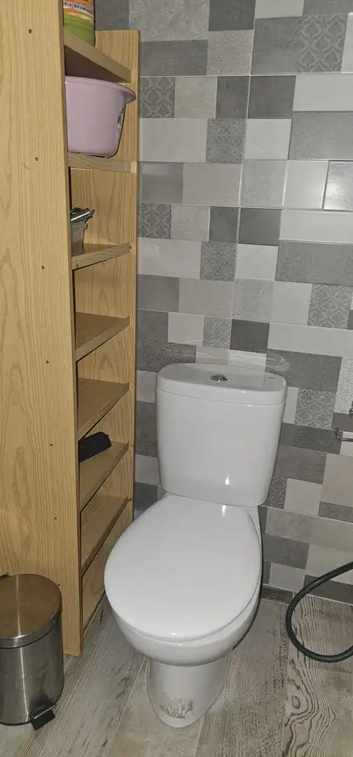 Bany de Local de lloguer en Granada amb Aire condicionat
