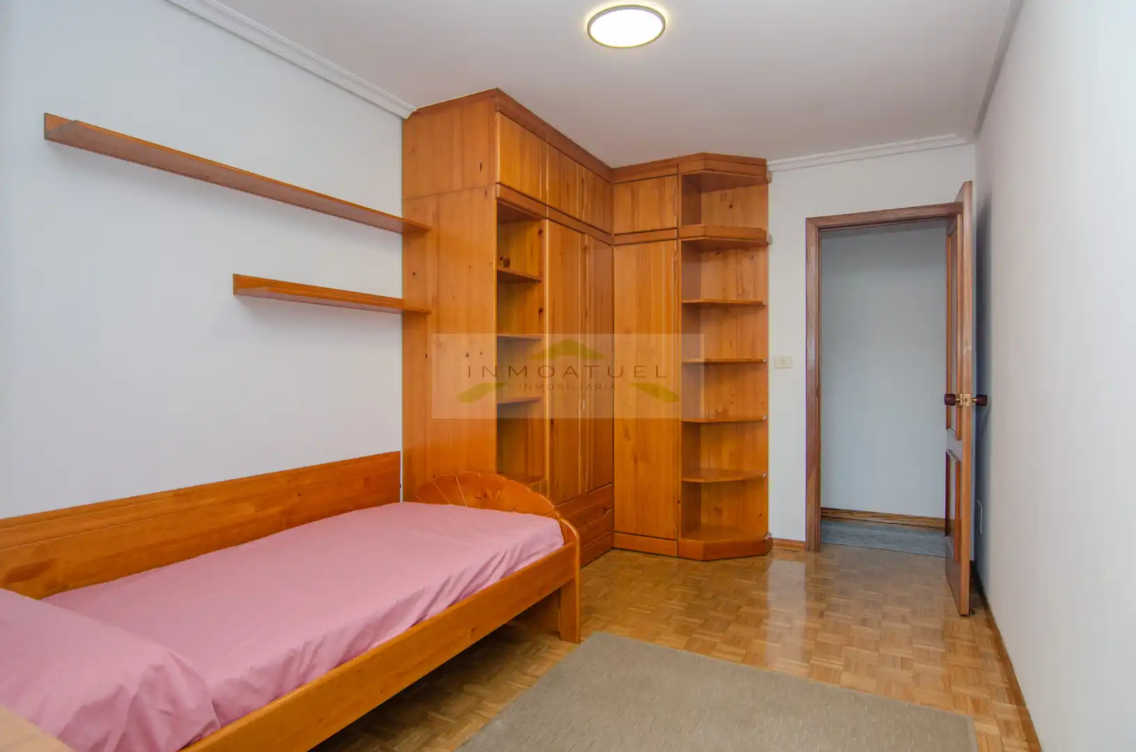 Schlafzimmer von Wohnung zur Miete in A Coruña Capital  mit Parkett, Möbliert und Ofen