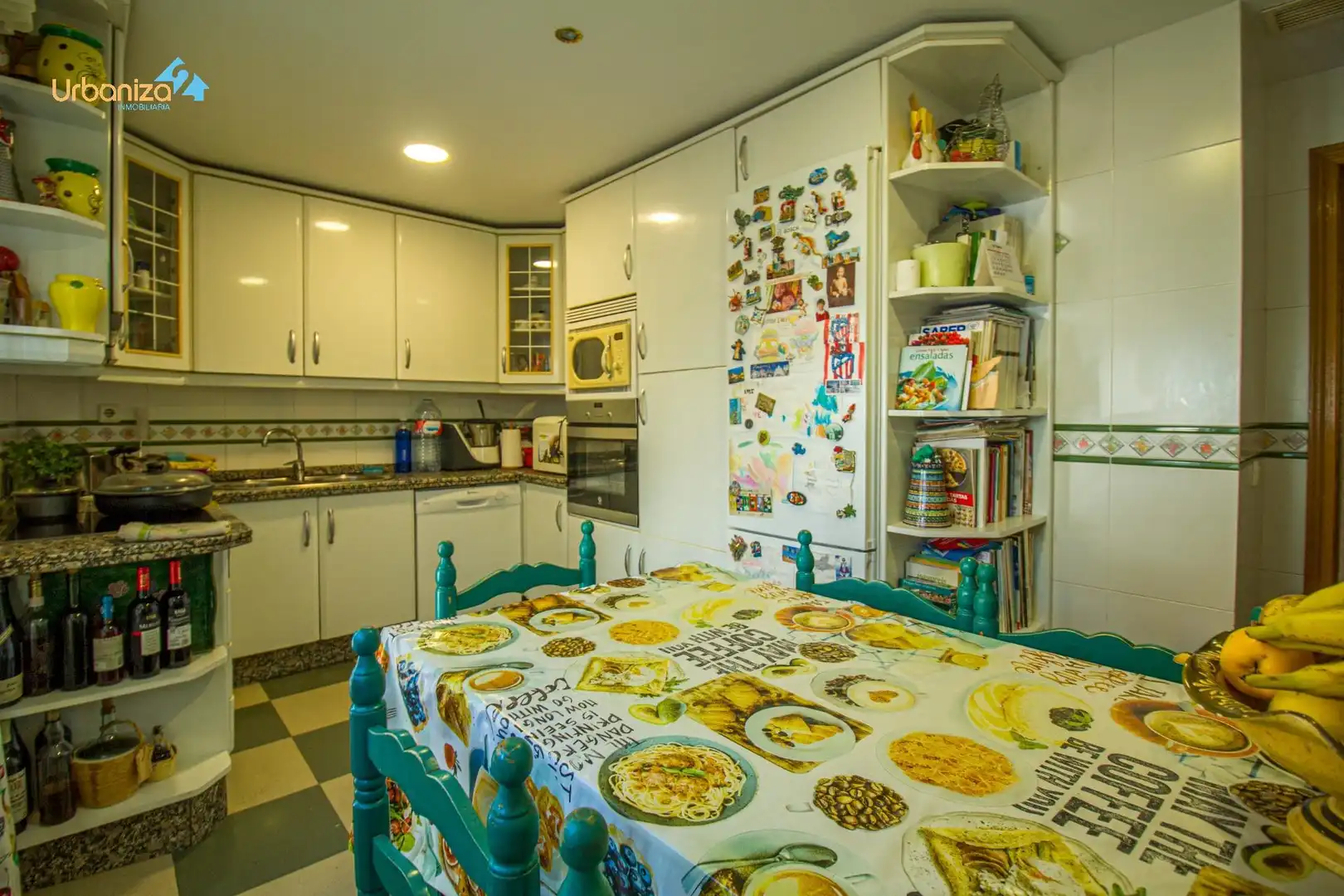 Cuina de Casa o xalet en venda en Badajoz amb Aire condicionat, Jardí privat i Terrassa