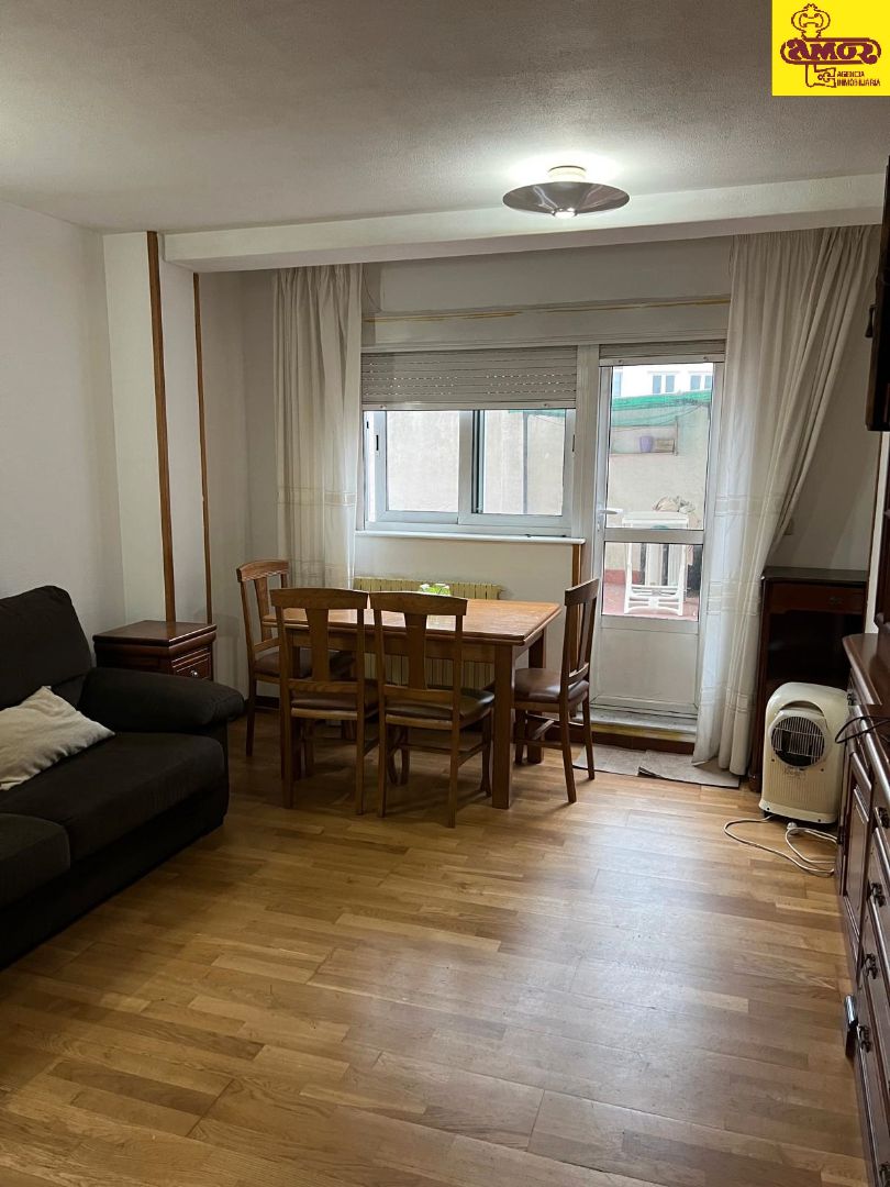 Menjador de Apartament de lloguer en Santiago de Compostela  amb Calefacció, Terrassa i Moblat