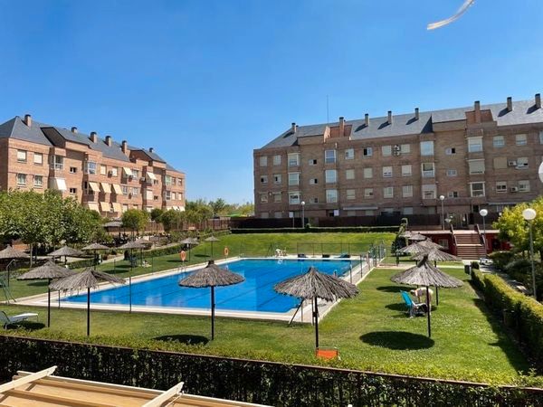 Exterior view of Flat to rent in Majadahonda  with Air Conditioner, Heating and Parquet flooring