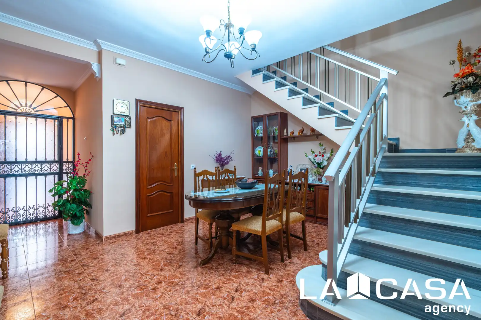Houses for sale in Dos Hermanas  with Air Conditioner, Heating and Furnished