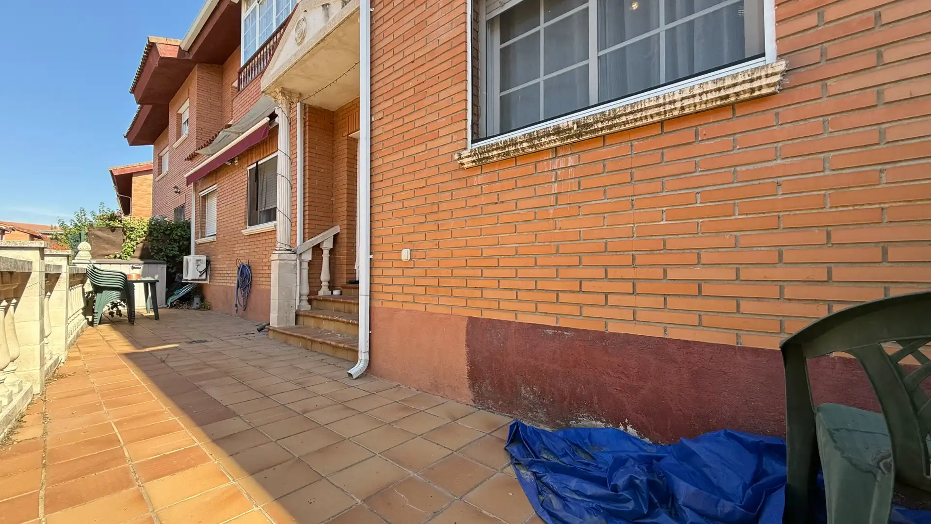 Vista exterior de Casa adosada en venta en Villa del Prado con Aire acondicionado y Terraza