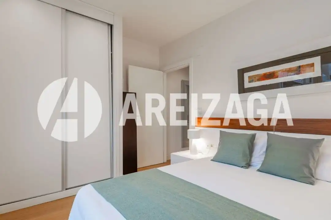 Habitación de Piso en venta en Donostia - San Sebastián  con Calefacción, Terraza y Trastero