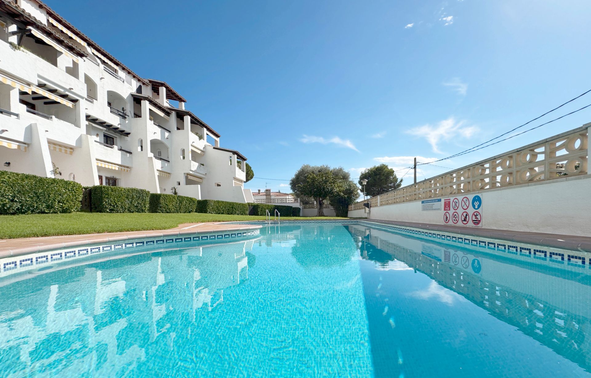 Piscina de Dúplex en venda en L'Escala amb Aire condicionat, Calefacció i Terrassa