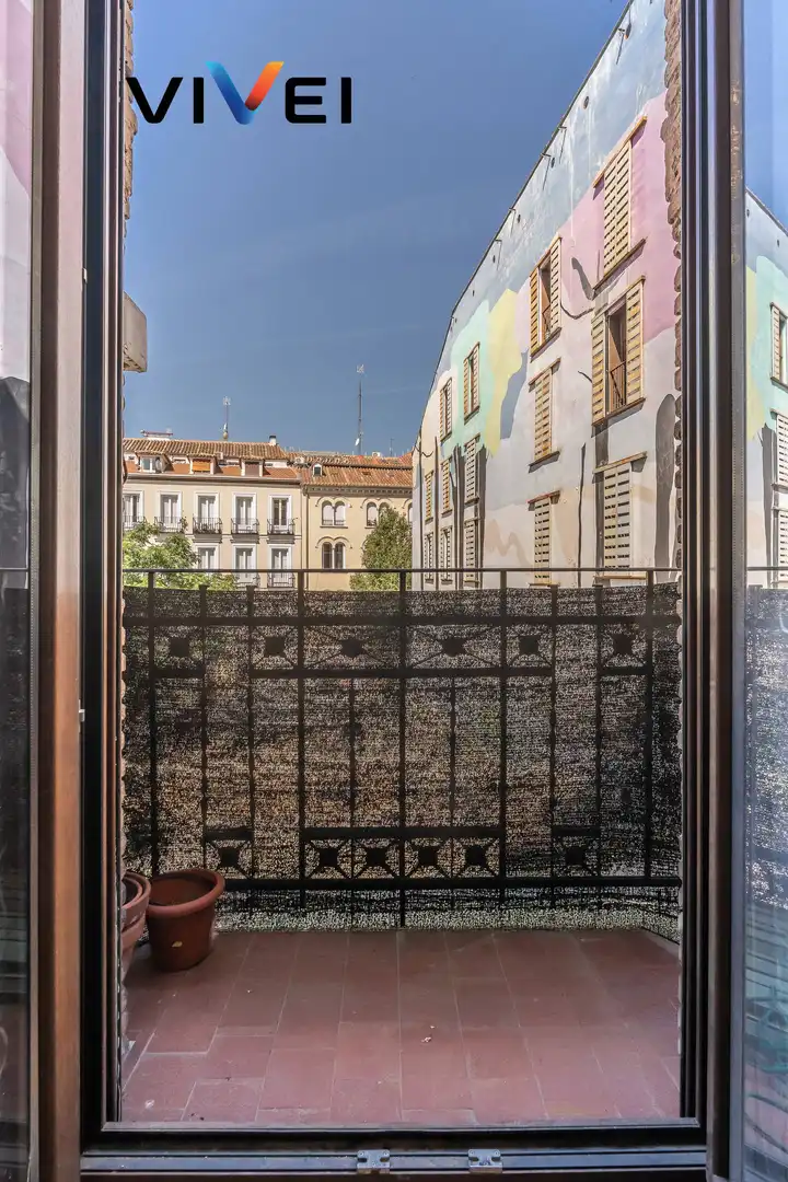 Vista exterior de Piso en venta en Madrid con Calefacción y Balcón