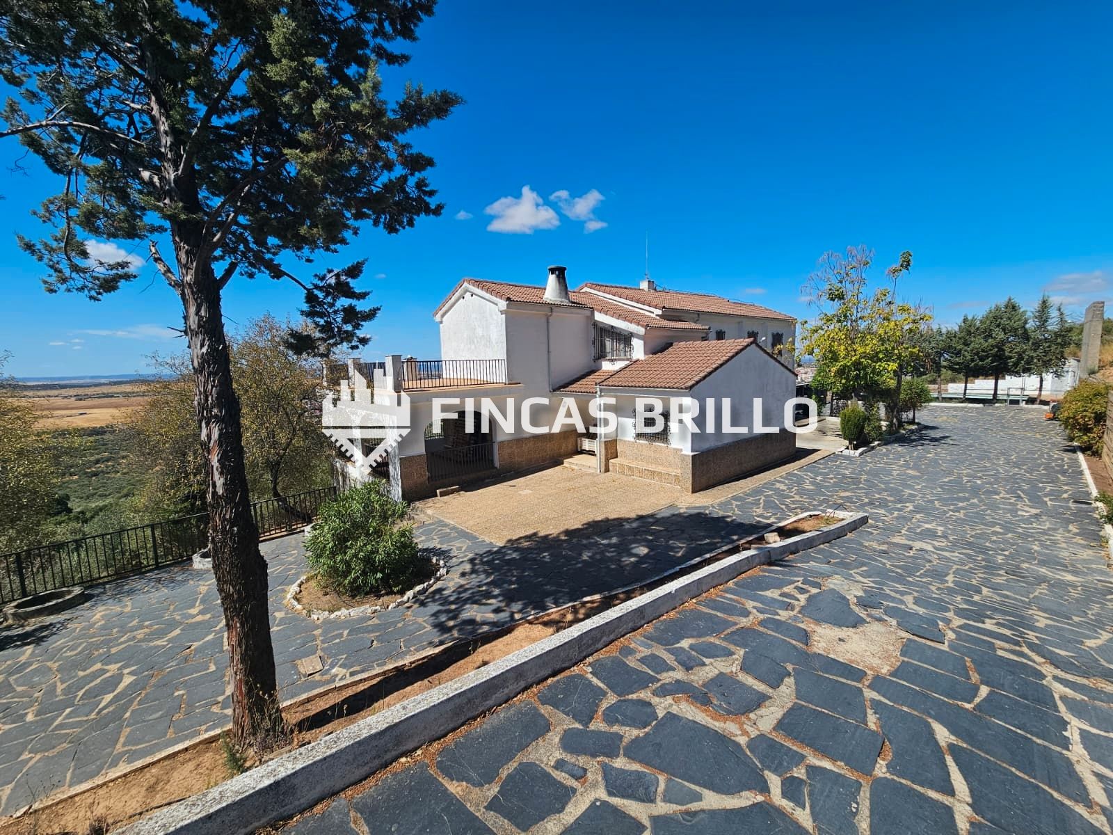 Exterior view of House or chalet for sale in Cáceres Capital  with Private garden, Storage room and Swimming Pool