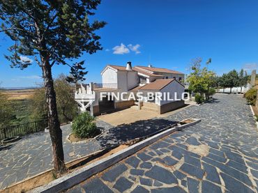 Xalet amb piscina en venda a Calle Solana de la Montaña