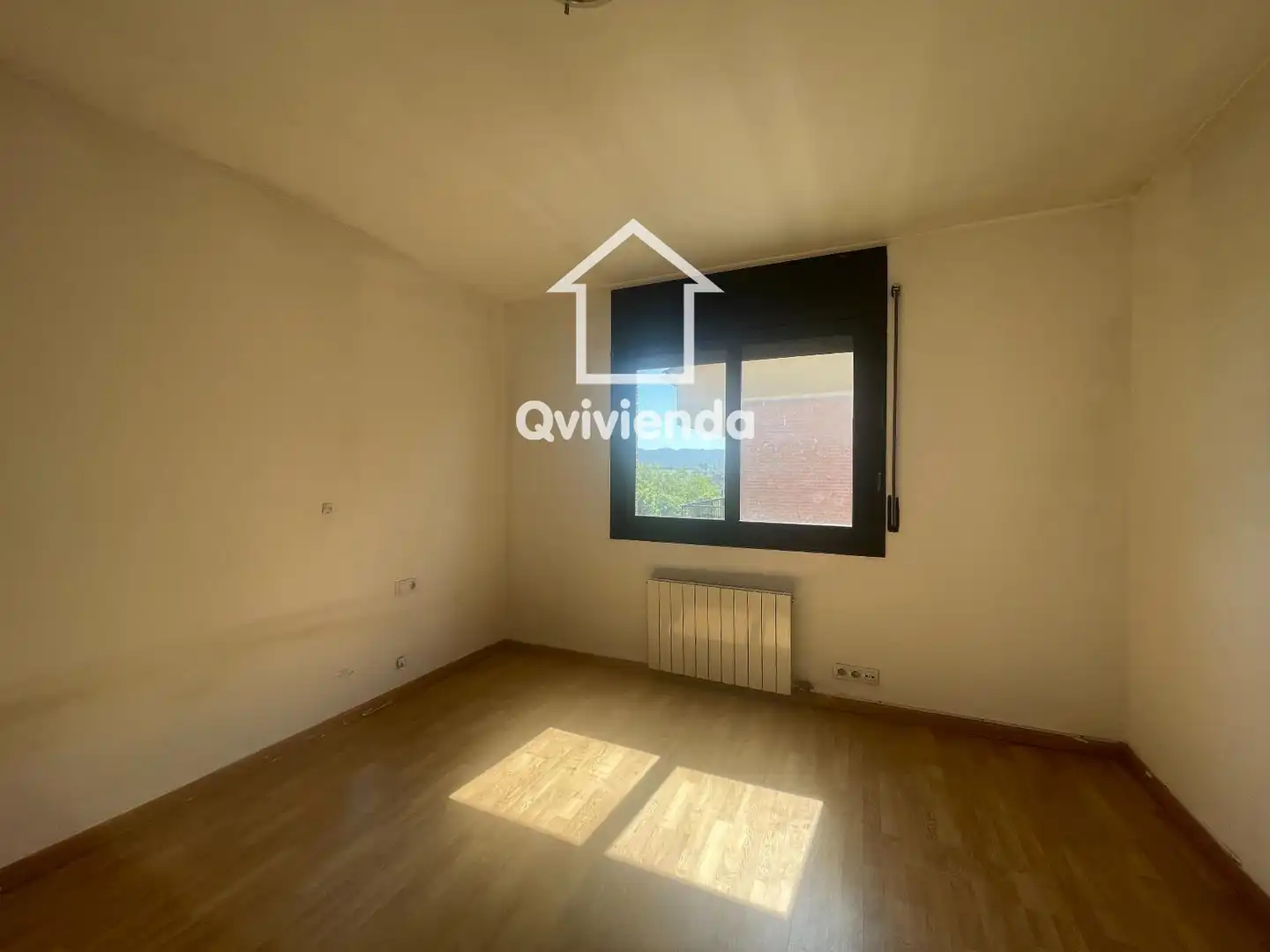 Habitación de Casa adosada en venta en Montmeló con Calefacción