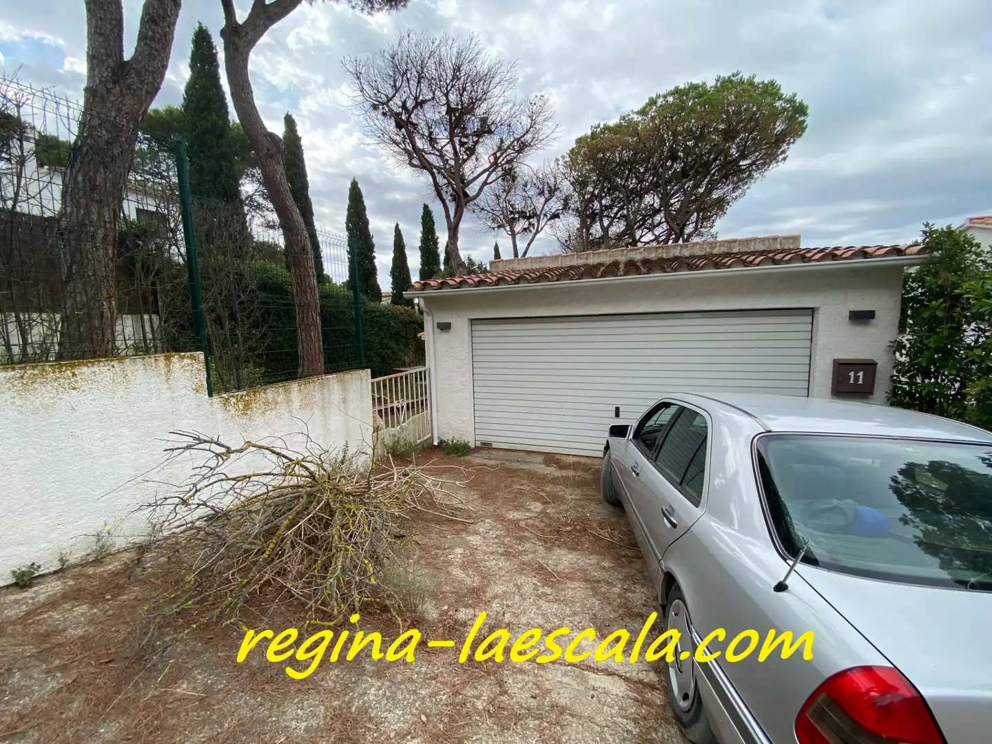 Aparcament de Casa o xalet en venda en L'Escala amb Aire condicionat, Calefacció i Jardí privat