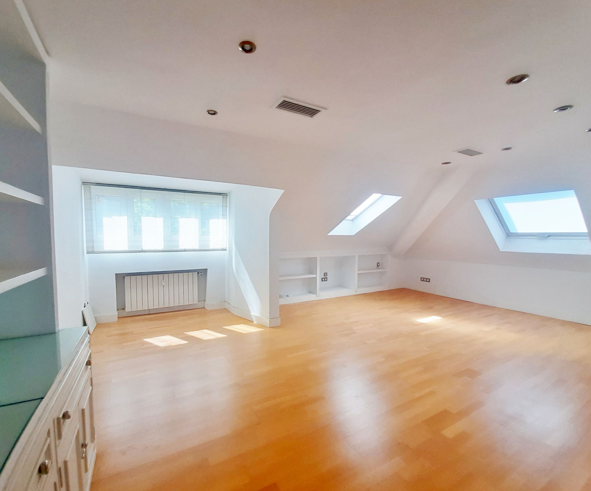 Bedroom of Attic to rent in  Madrid Capital  with Air Conditioner, Heating and Oven