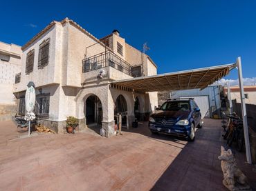 Haus mit Pool zum Verkauf in Avenida de Las Alpujarras 6